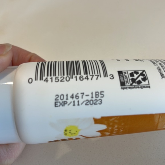 ‼️ SALE ‼️ 2x ETOS HONEY CHAMOMILE HAND LOTION & SHOWER GEL - Picture 3 of 4